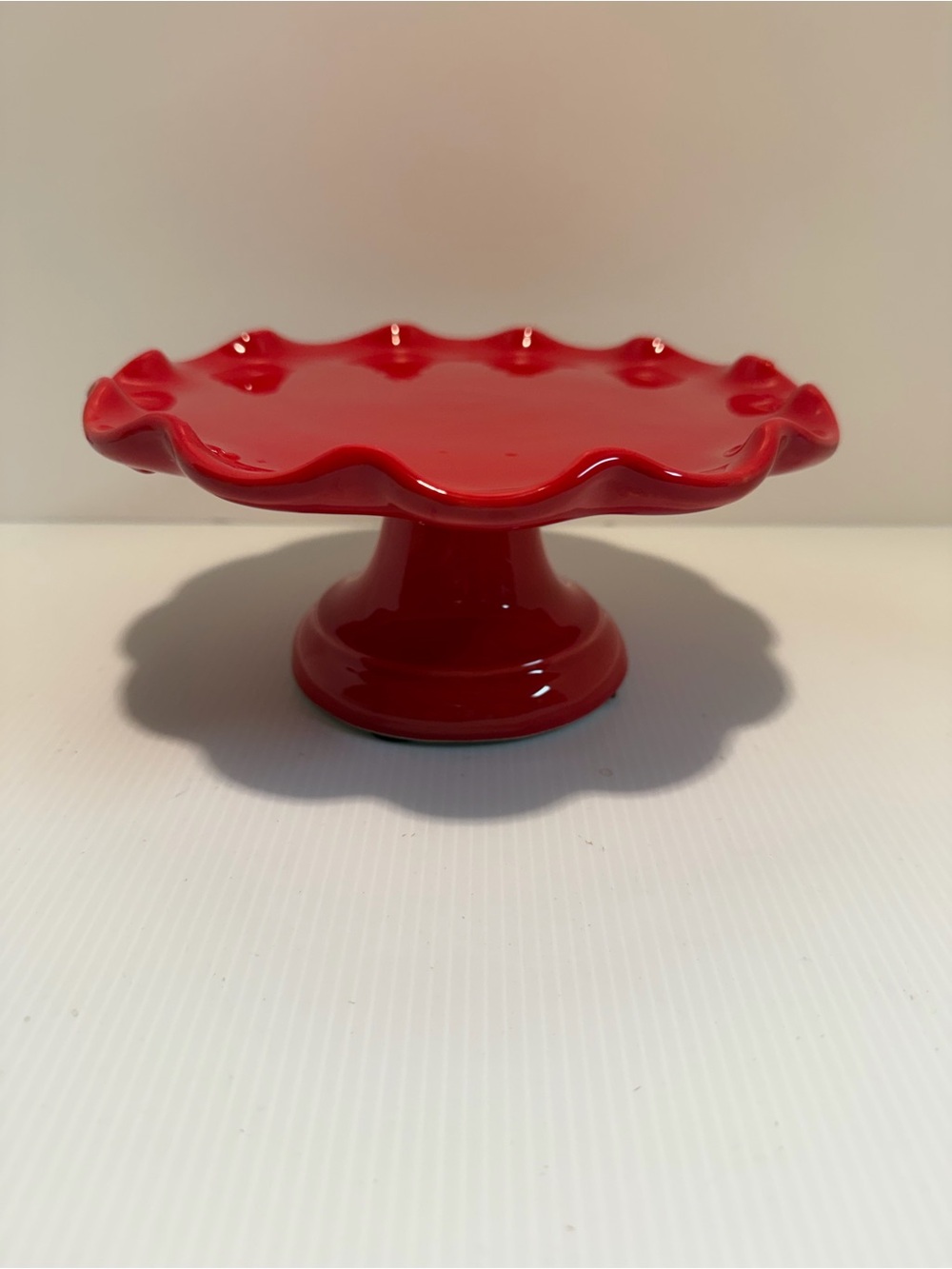 Casafina Cook & Host Red Ruffled Stoneware Pedestal Cake Stand